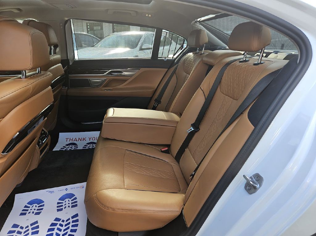 2017 BMW 7 Series Image 37