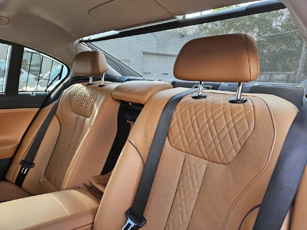 2017 BMW 7 Series Image 38