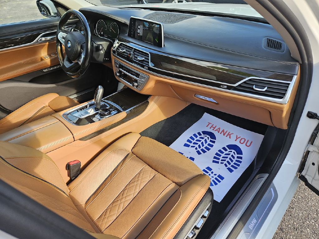 2017 BMW 7 Series Image 44