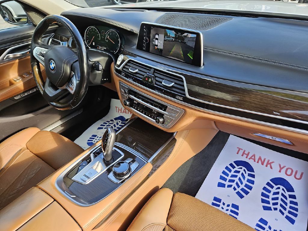2017 BMW 7 Series Image 45