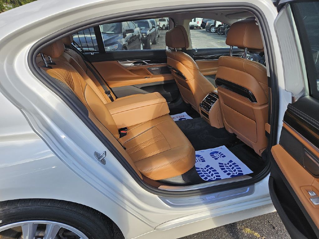 2017 BMW 7 Series Image 52