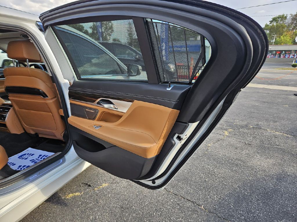 2017 BMW 7 Series Image 59