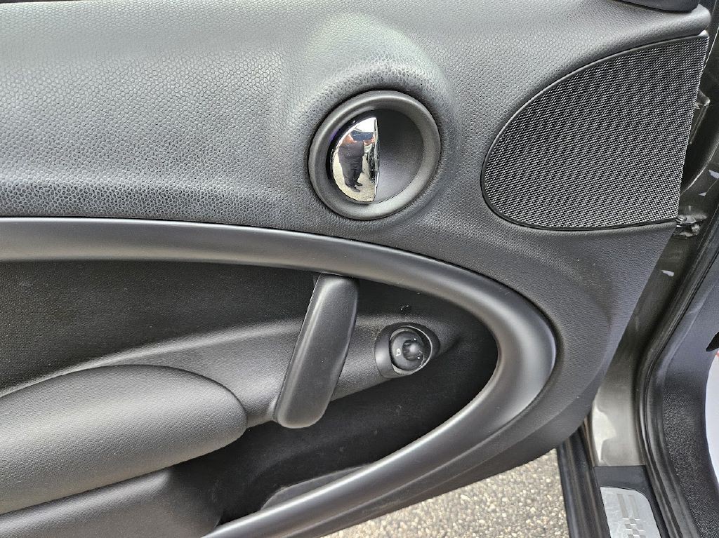 2012 MINI Cooper Image 16