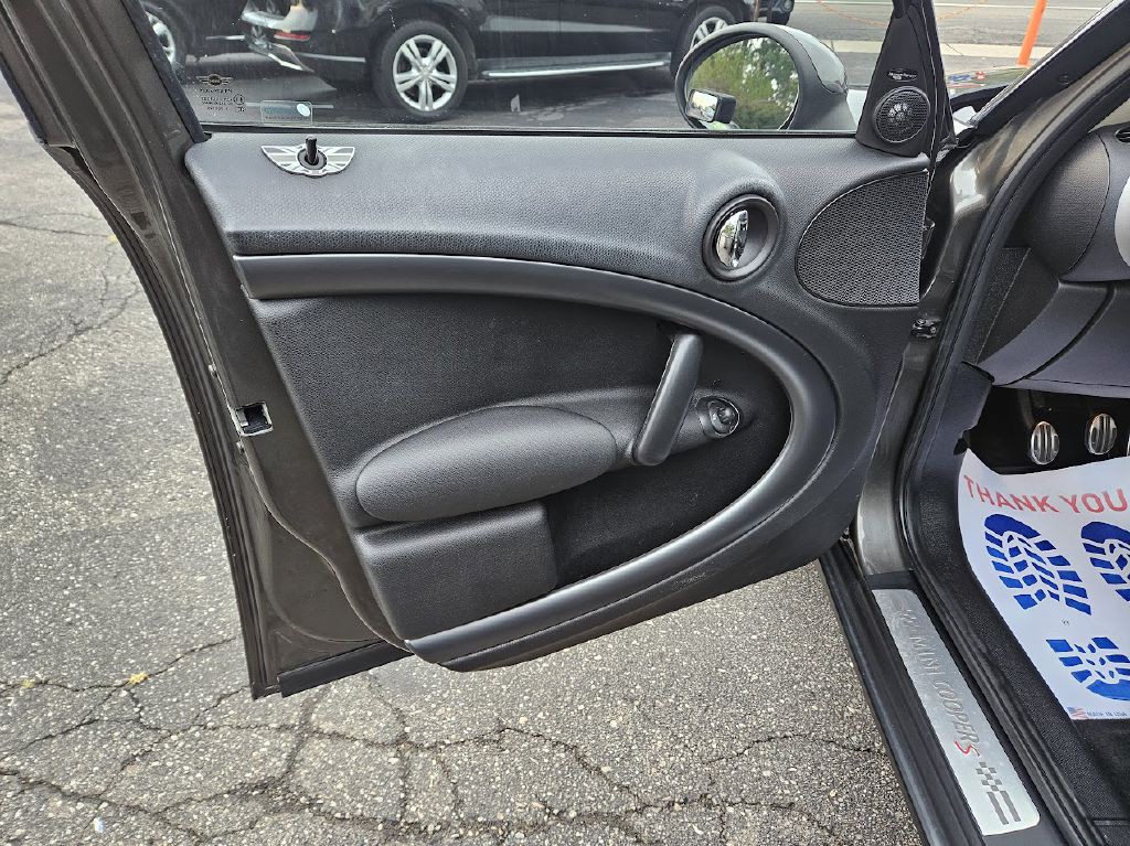 2012 MINI Cooper Image 17