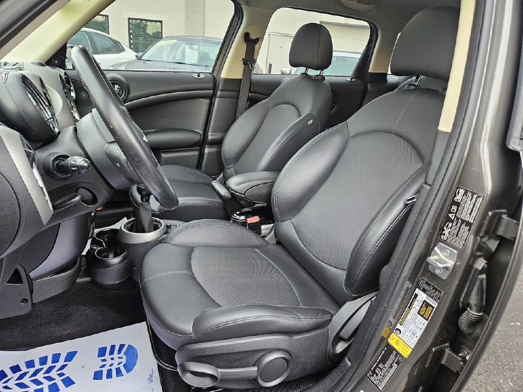 2012 MINI Cooper Image 18