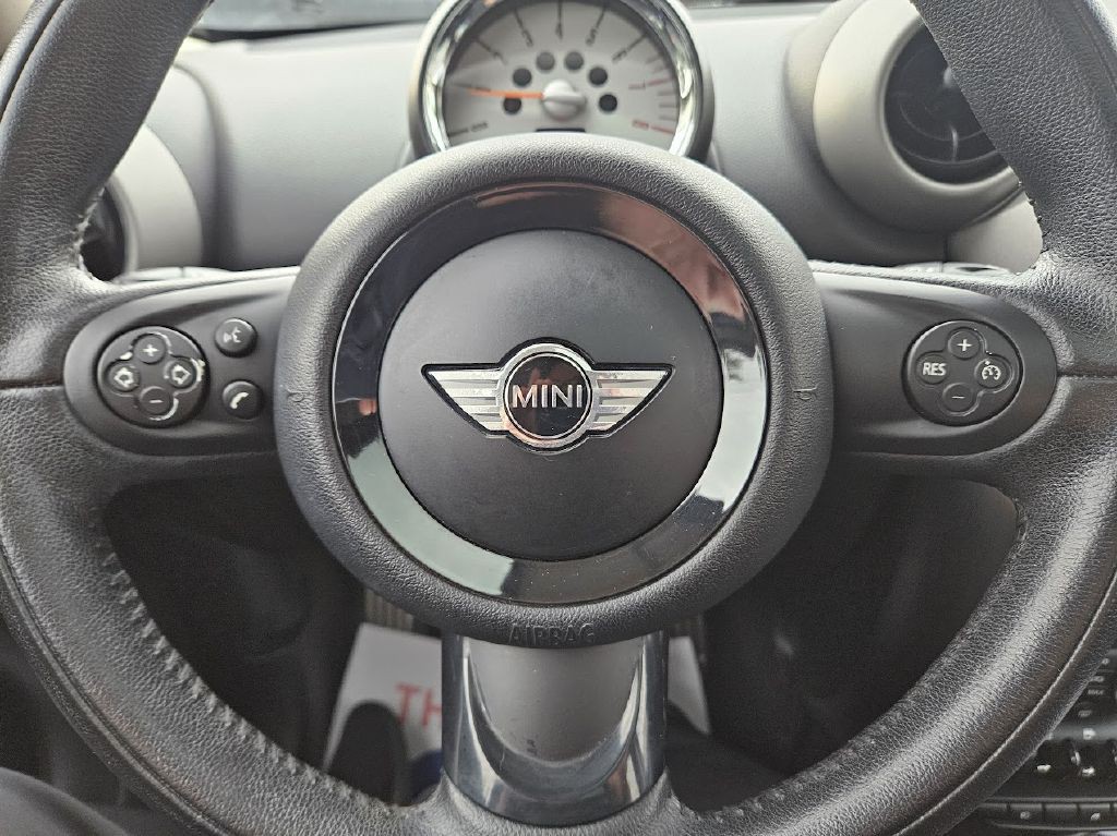 2012 MINI Cooper Image 21