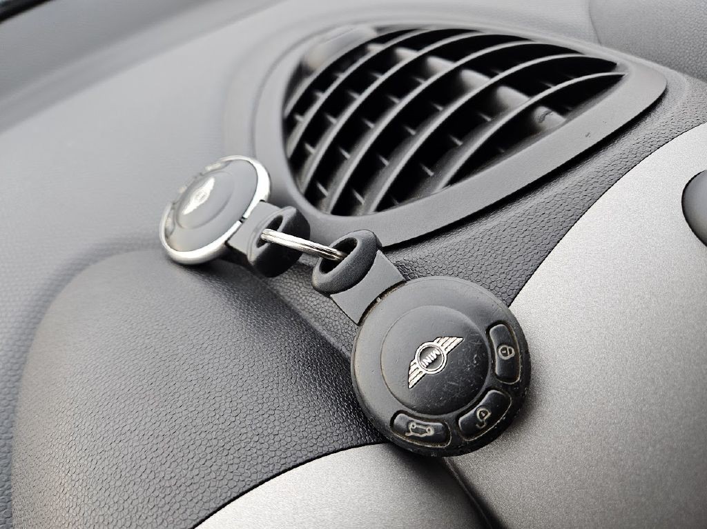 2012 MINI Cooper Image 23