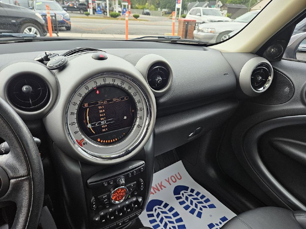2012 MINI Cooper Image 25