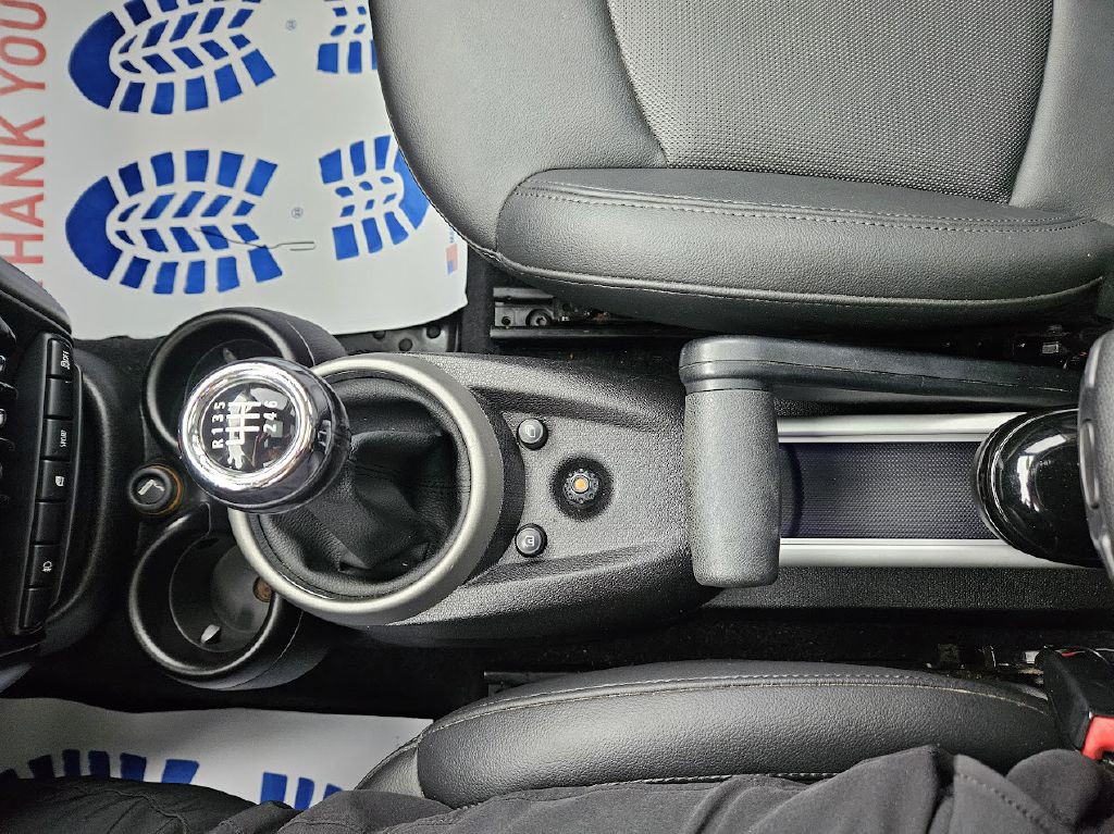 2012 MINI Cooper Image 30