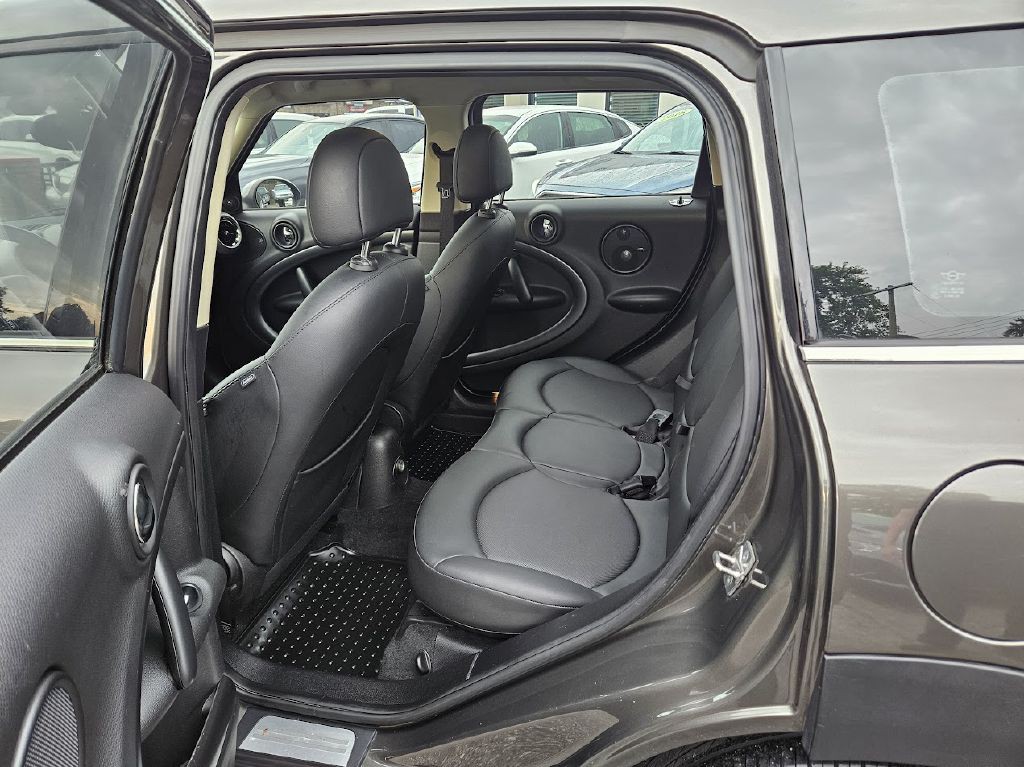 2012 MINI Cooper Image 32