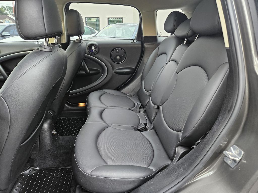 2012 MINI Cooper Image 33