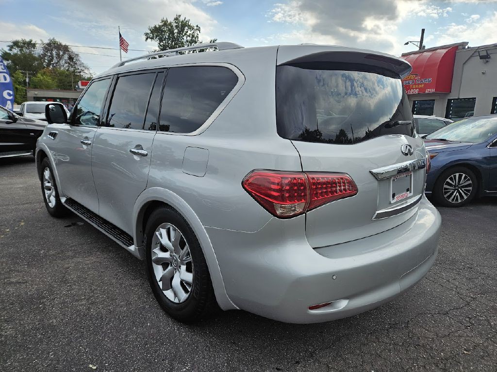 2011 INFINITI QX56 Image 11