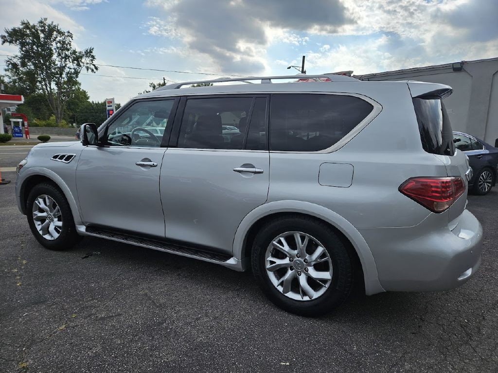 2011 INFINITI QX56 Image 12