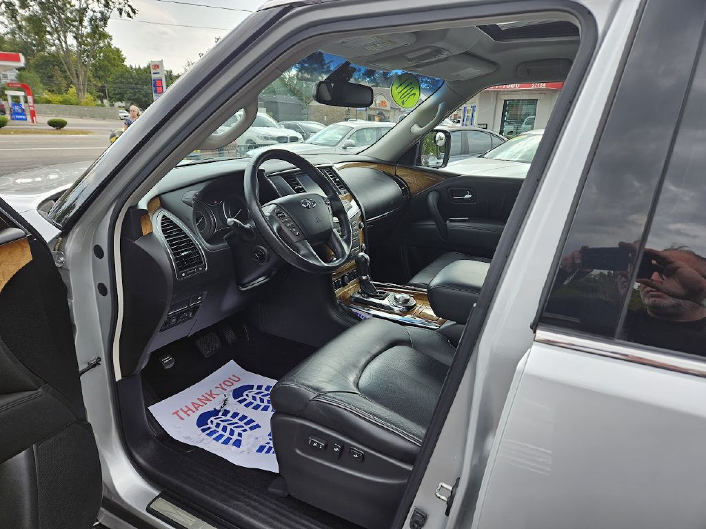 2011 INFINITI QX56 Image 13
