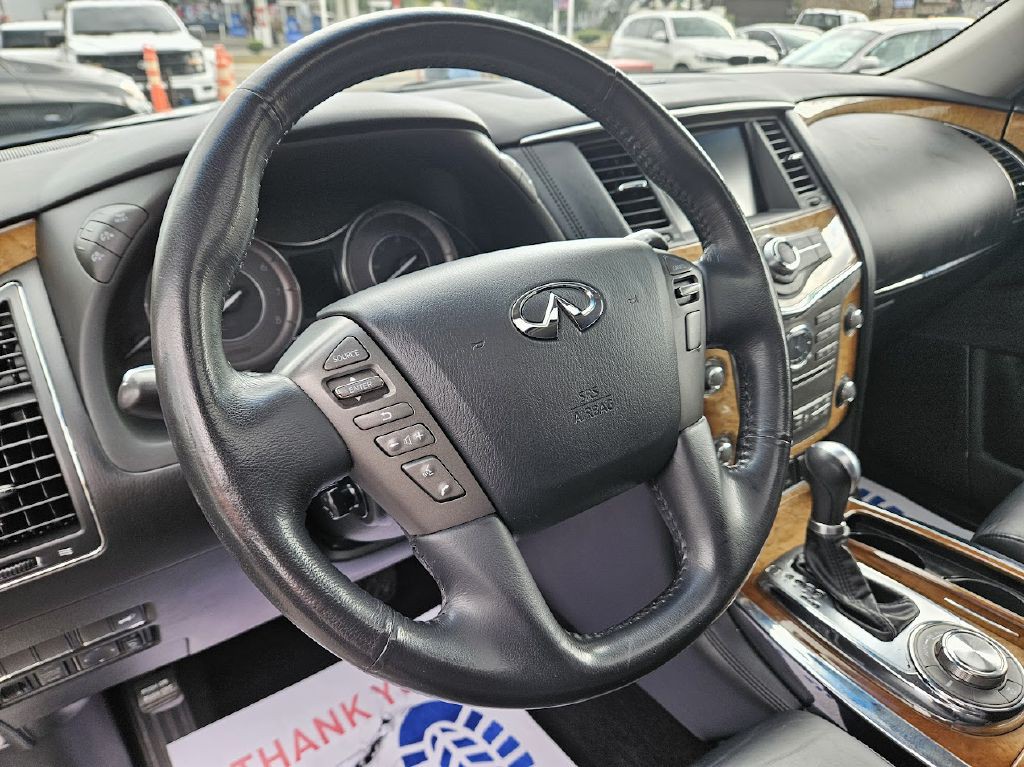2011 INFINITI QX56 Image 15