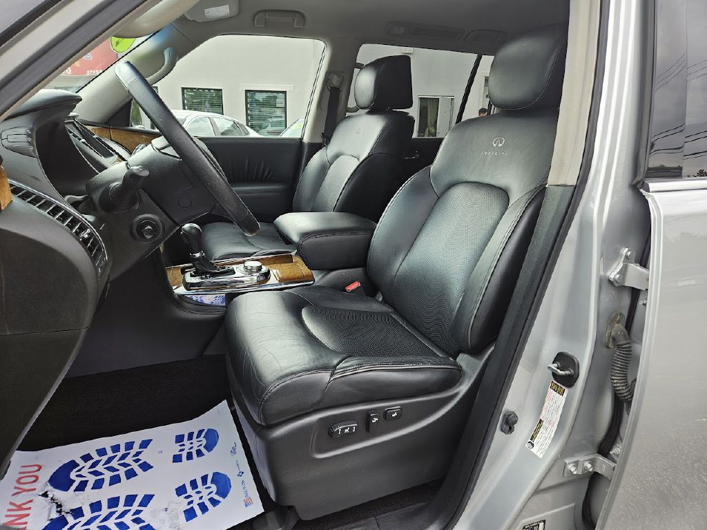 2011 INFINITI QX56 Image 19