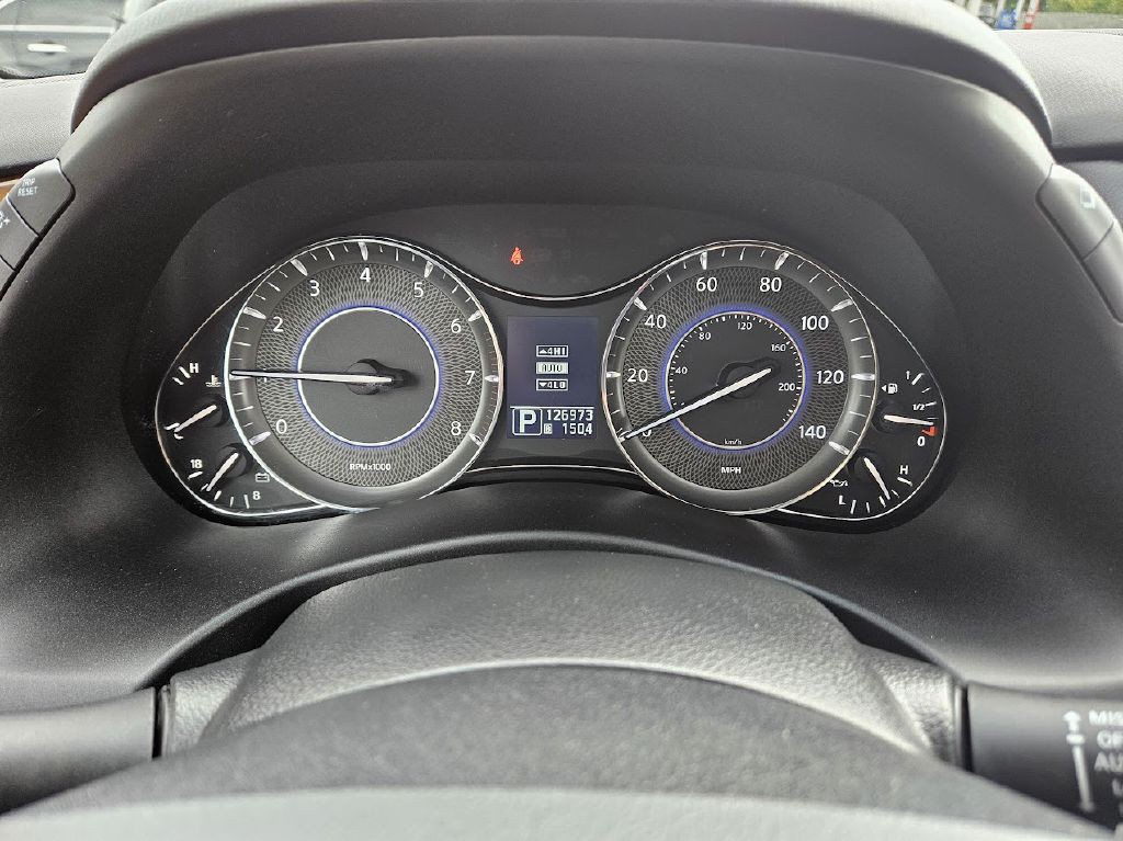 2011 INFINITI QX56 Image 21