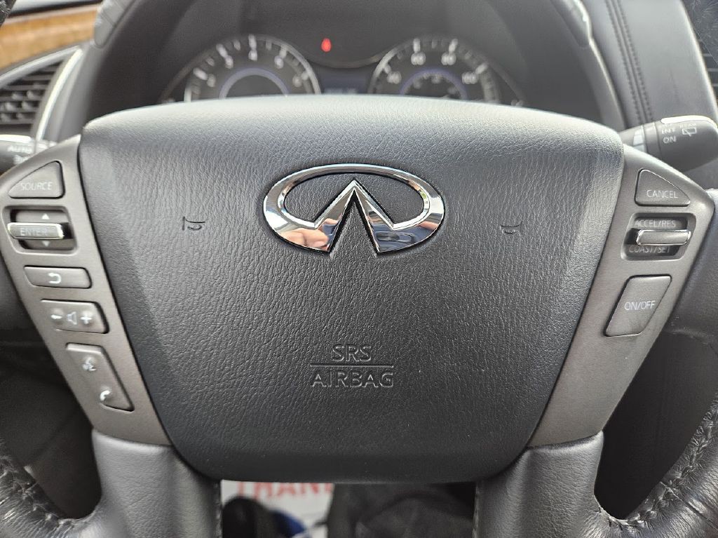 2011 INFINITI QX56 Image 22