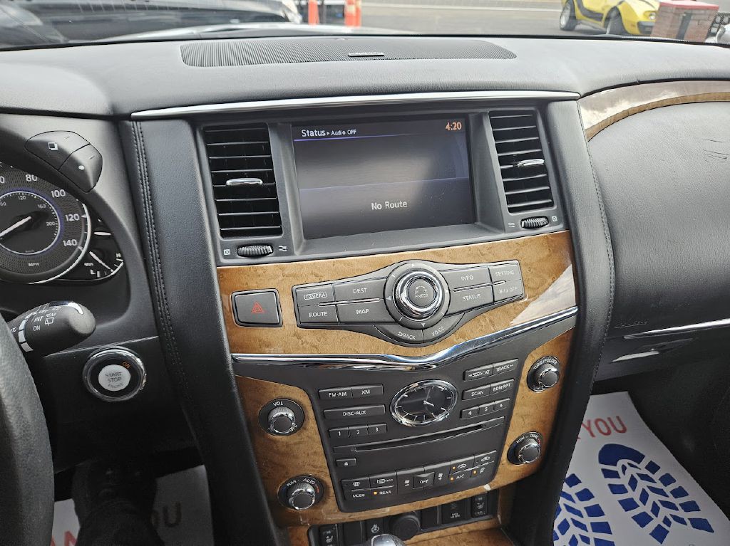 2011 INFINITI QX56 Image 24