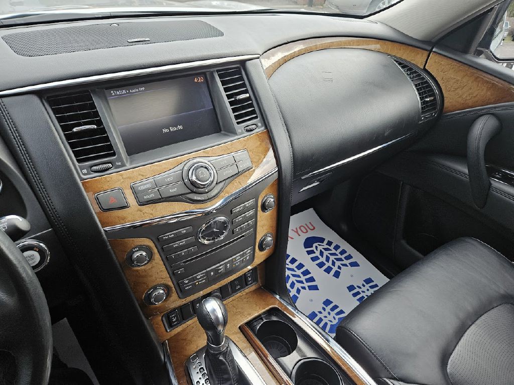2011 INFINITI QX56 Image 25