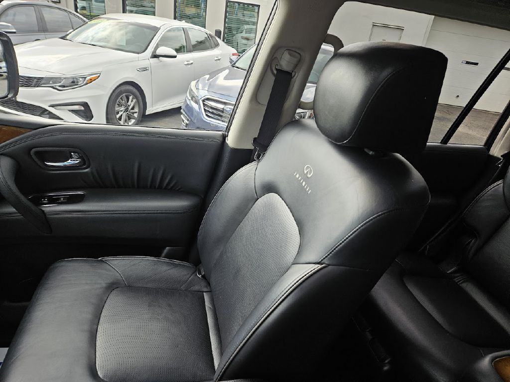 2011 INFINITI QX56 Image 27