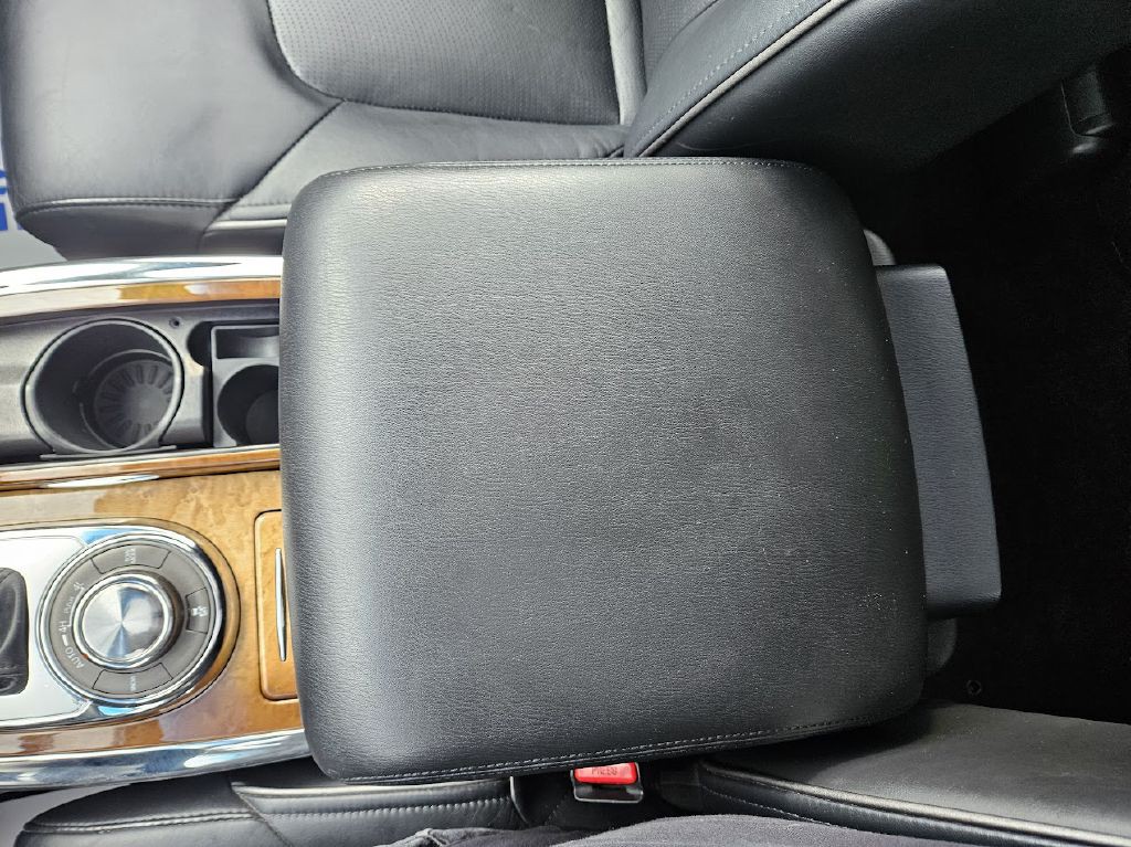 2011 INFINITI QX56 Image 33