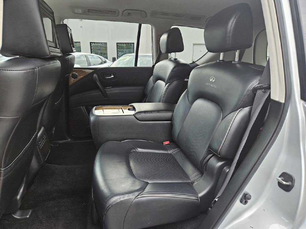 2011 INFINITI QX56 Image 35
