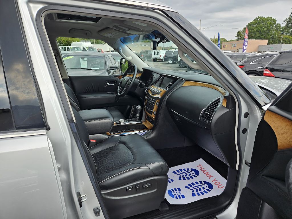 2011 INFINITI QX56 Image 39
