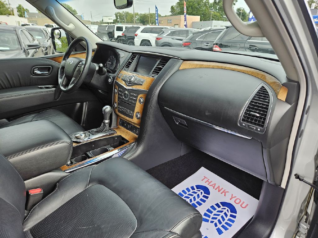 2011 INFINITI QX56 Image 40