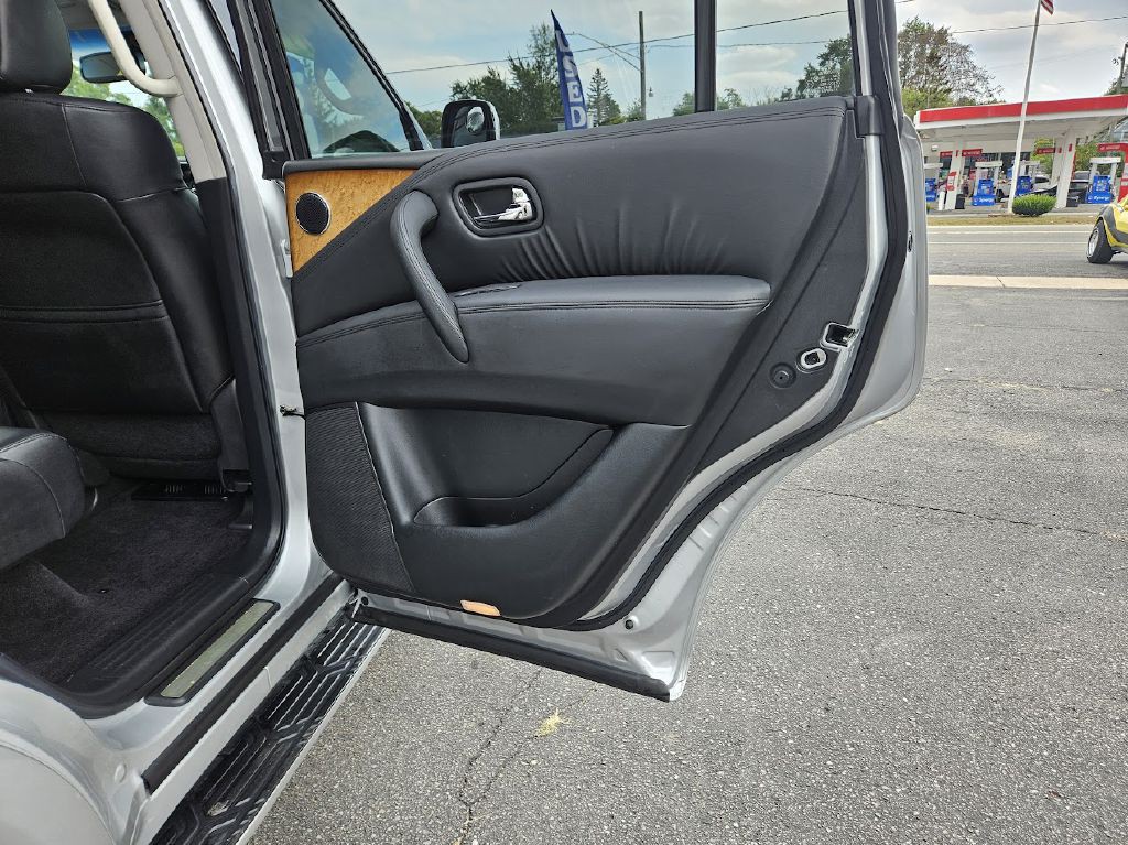2011 INFINITI QX56 Image 52