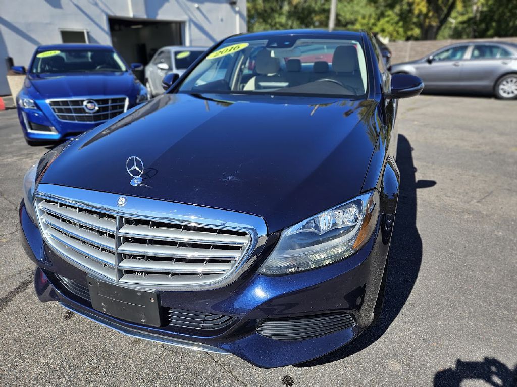 2016 Mercedes-Benz C-Class Image 2