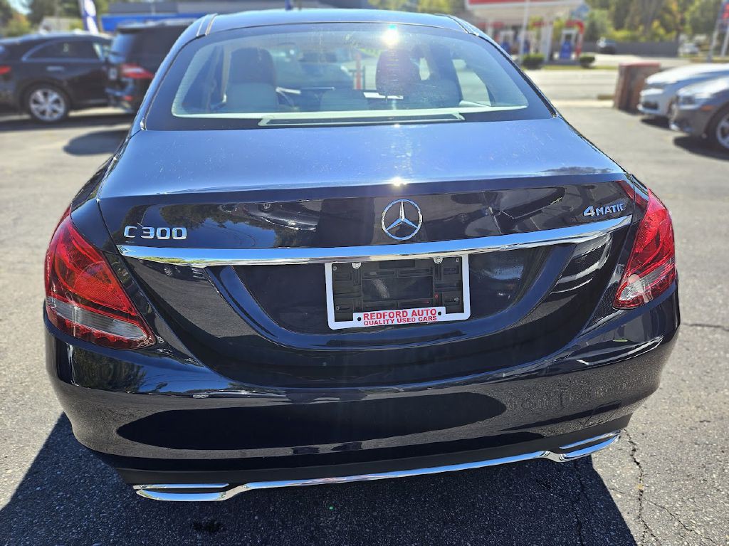 2016 Mercedes-Benz C-Class Image 9