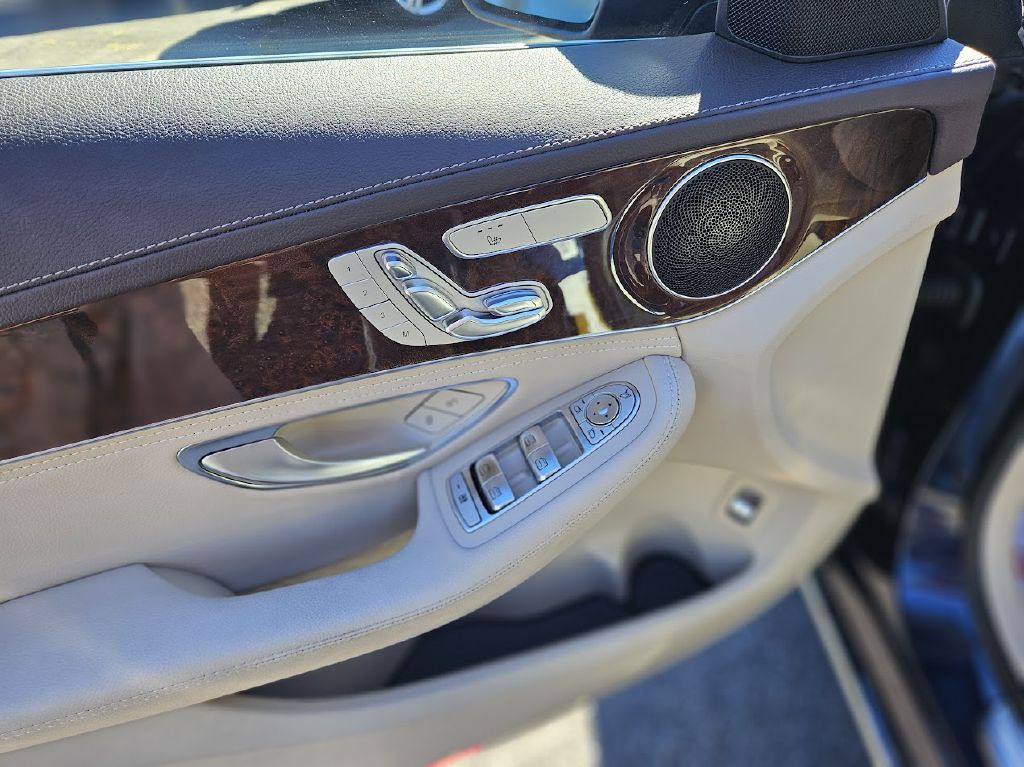 2016 Mercedes-Benz C-Class Image 16