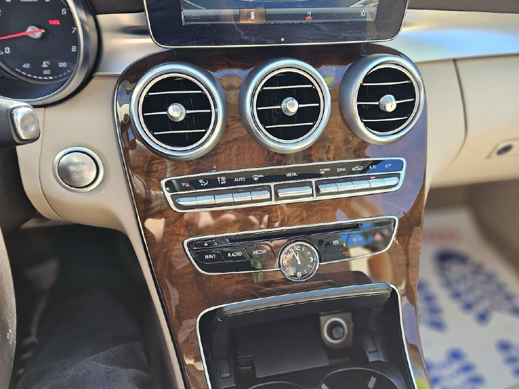 2016 Mercedes-Benz C-Class Image 25
