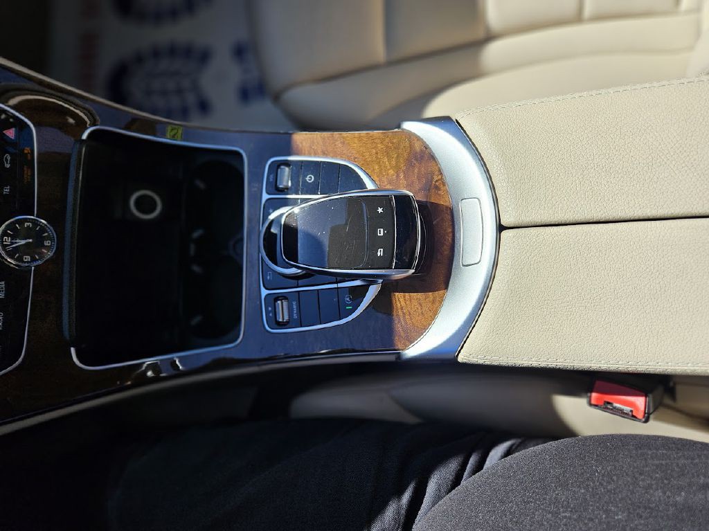 2016 Mercedes-Benz C-Class Image 28