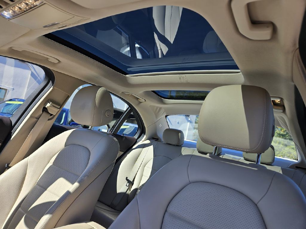 2016 Mercedes-Benz C-Class Image 30