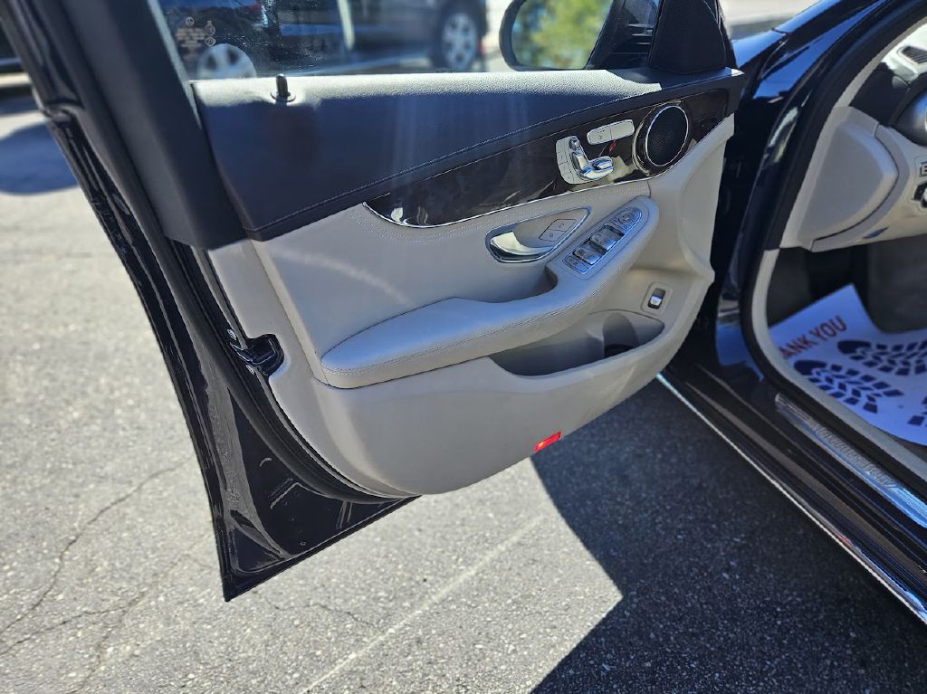 2016 Mercedes-Benz C-Class Image 31