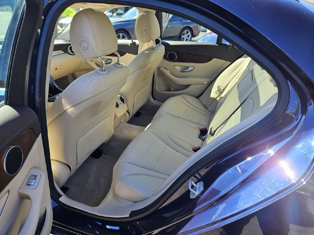 2016 Mercedes-Benz C-Class Image 32