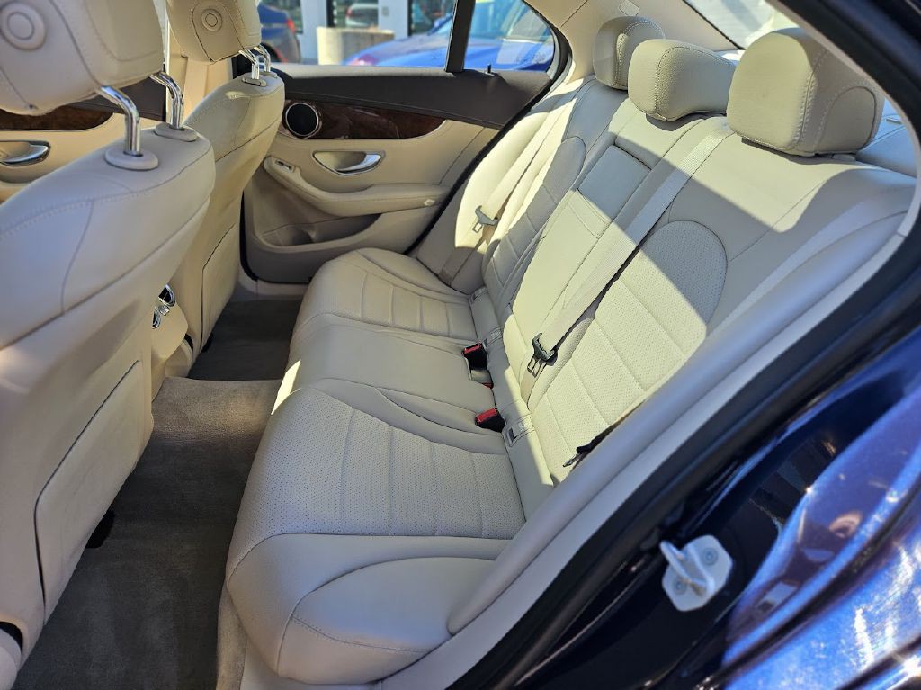 2016 Mercedes-Benz C-Class Image 33