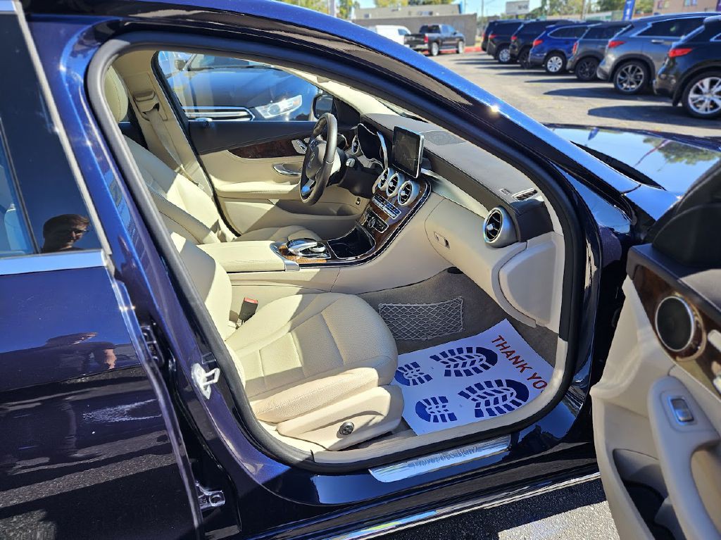 2016 Mercedes-Benz C-Class Image 38