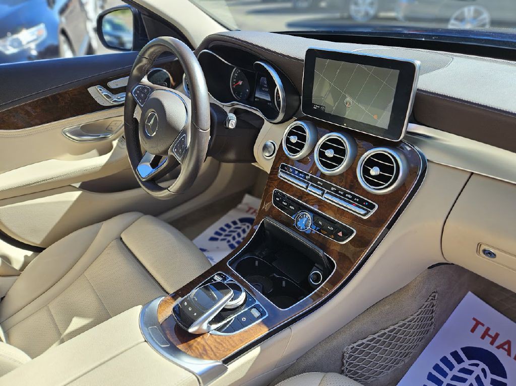 2016 Mercedes-Benz C-Class Image 40