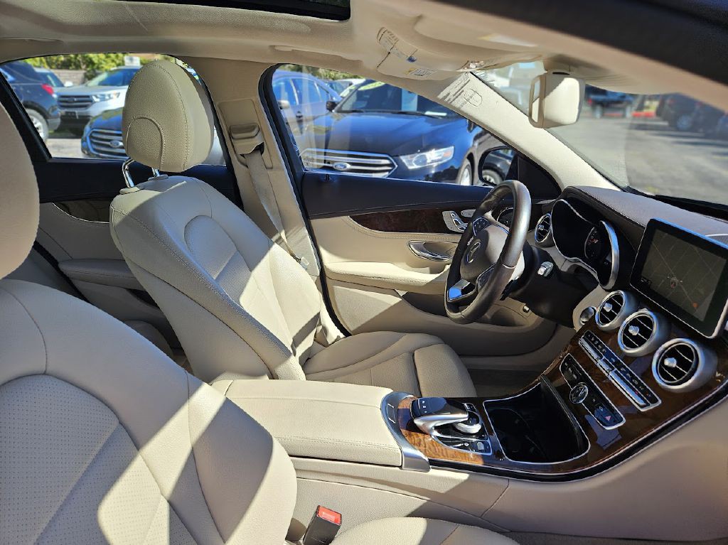 2016 Mercedes-Benz C-Class Image 42