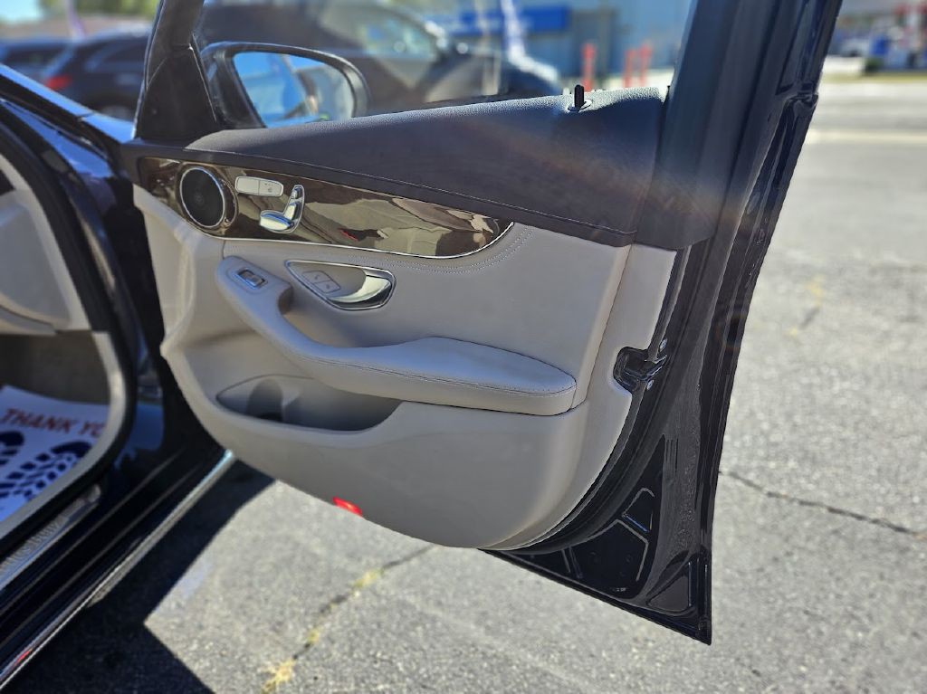 2016 Mercedes-Benz C-Class Image 44