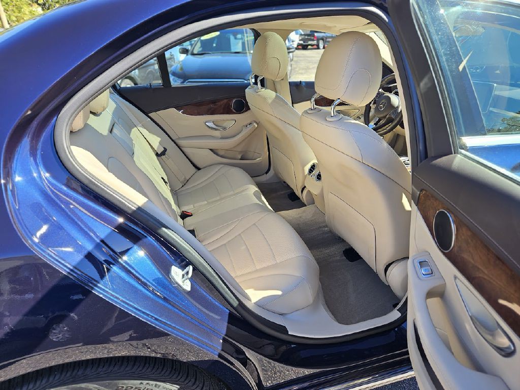 2016 Mercedes-Benz C-Class Image 45