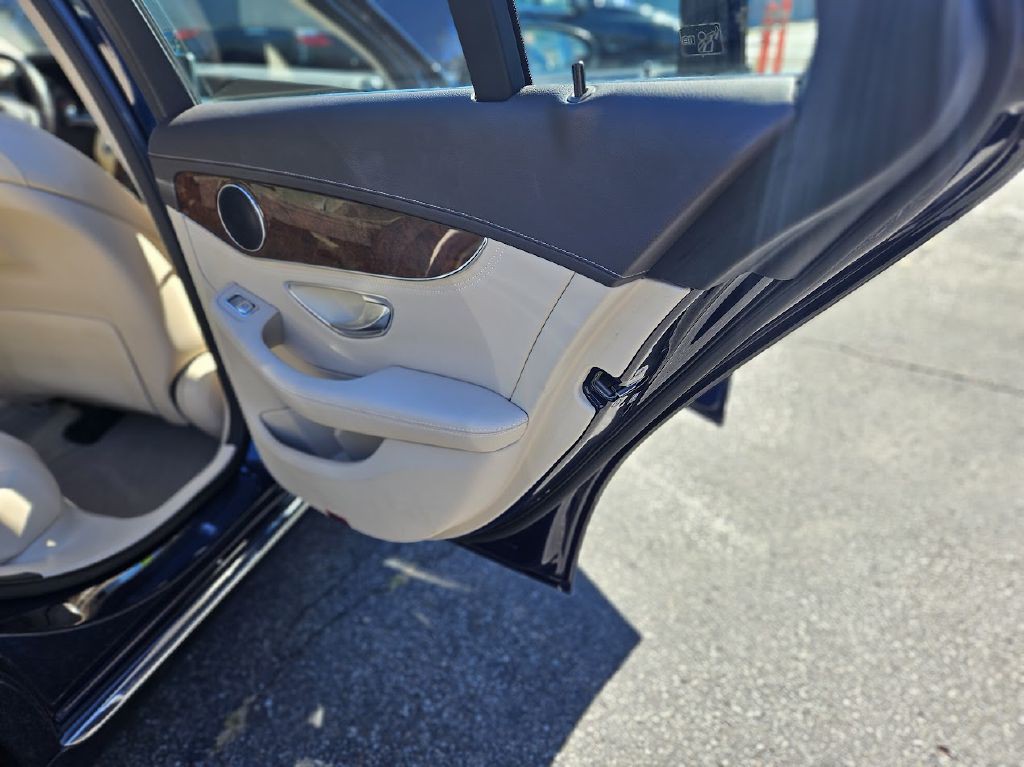 2016 Mercedes-Benz C-Class Image 52