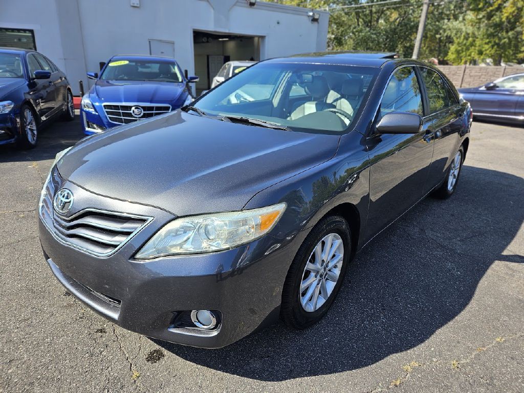 2011 Toyota Camry Image 2