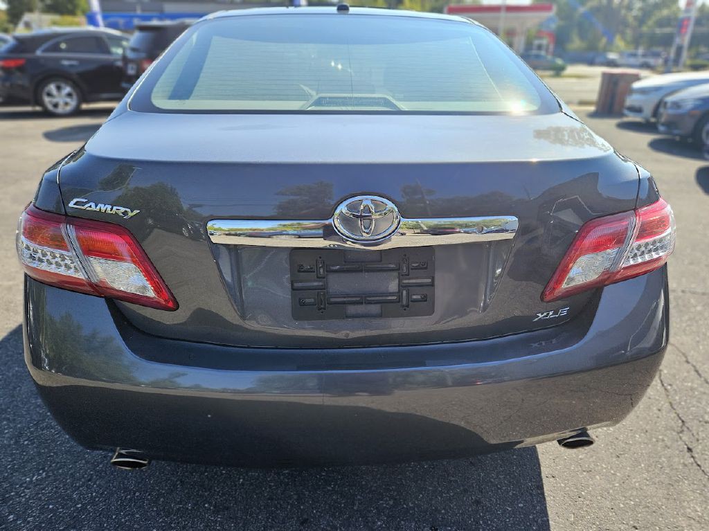 2011 Toyota Camry Image 9