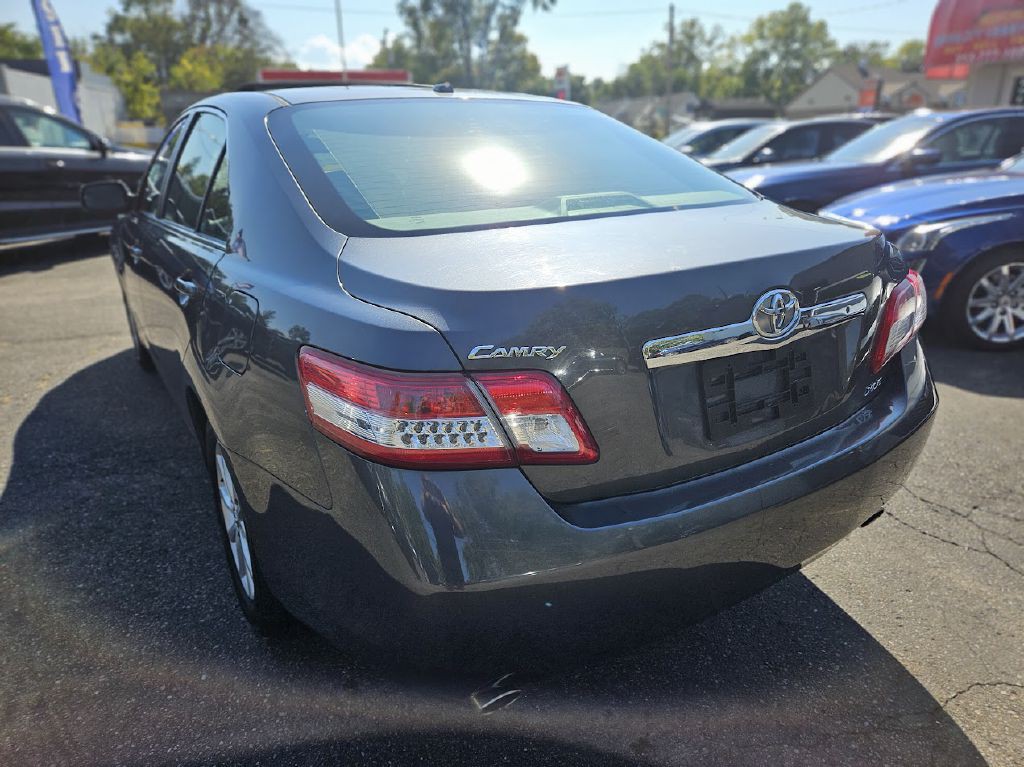 2011 Toyota Camry Image 10