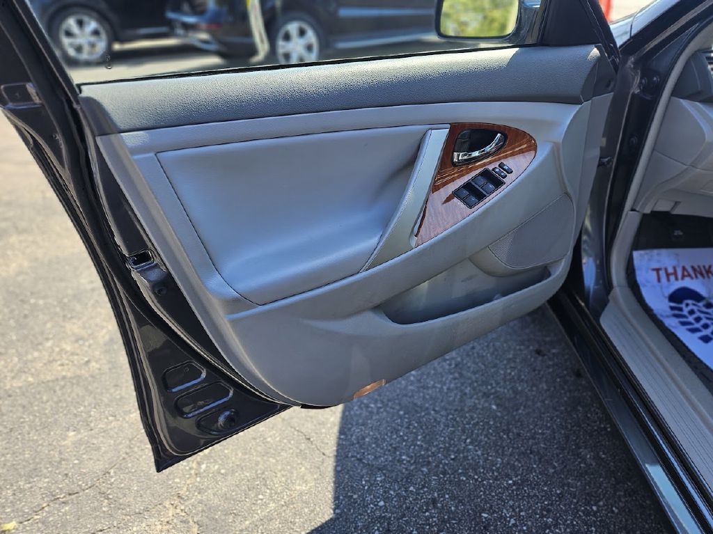 2011 Toyota Camry Image 18