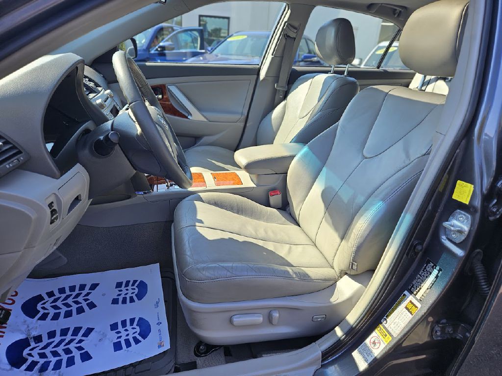 2011 Toyota Camry Image 19